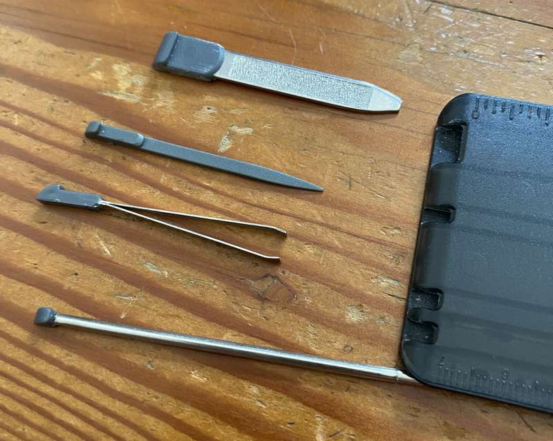 MAGLITE SET WITH GROOMING KIT