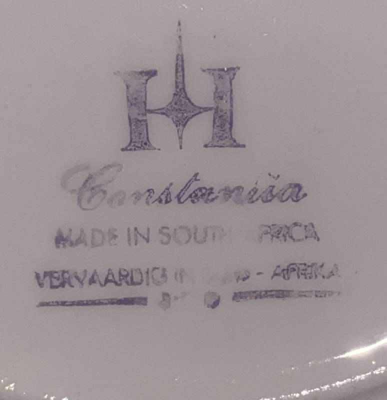 DINNER PLATES AND SIDE PLATES