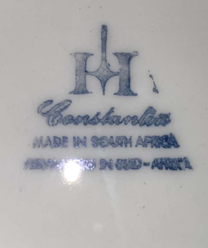 DINNER PLATES AND SIDE PLATES