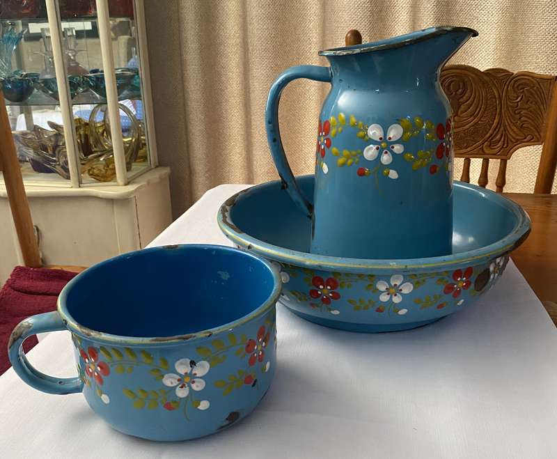 VINTAGE ENAMEL NIGHT STAND SET