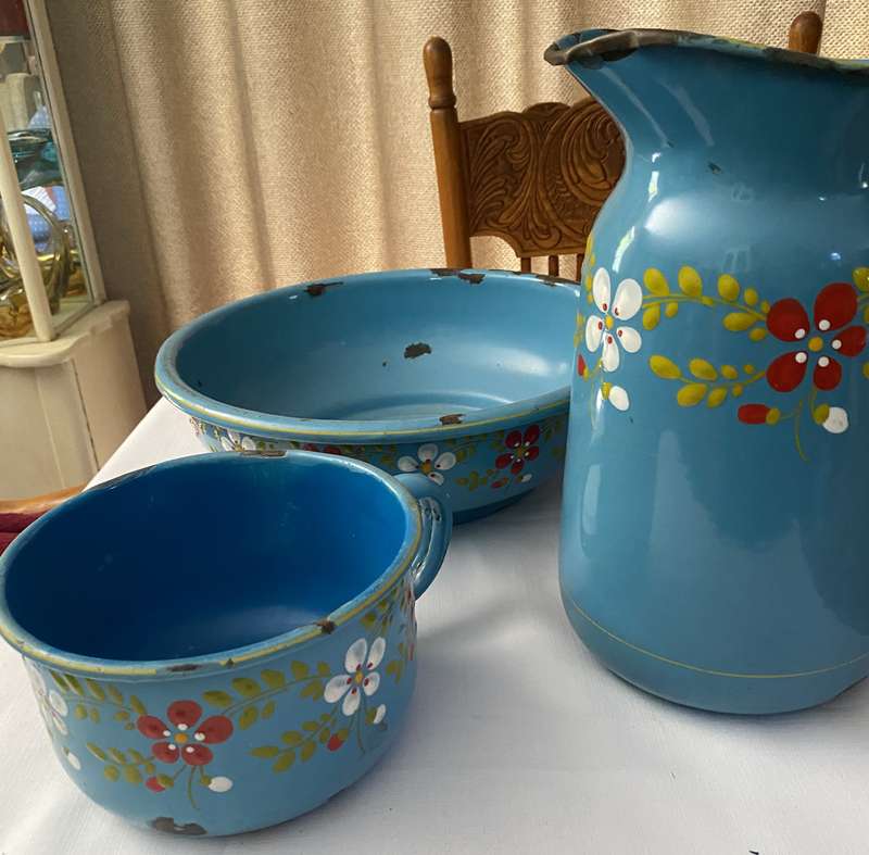 VINTAGE ENAMEL NIGHT STAND SET