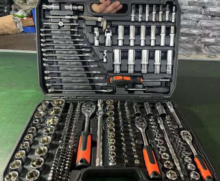216 Piece Wrench and Socket Set
