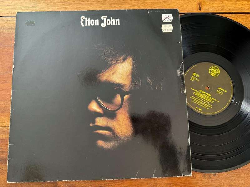 Elton John 0064.210 (Germany) VG/VG+  Scuffing along seams