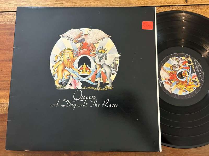 Queen - Day at the Races EMCJ(D)5086 (SA) VG+/VG+