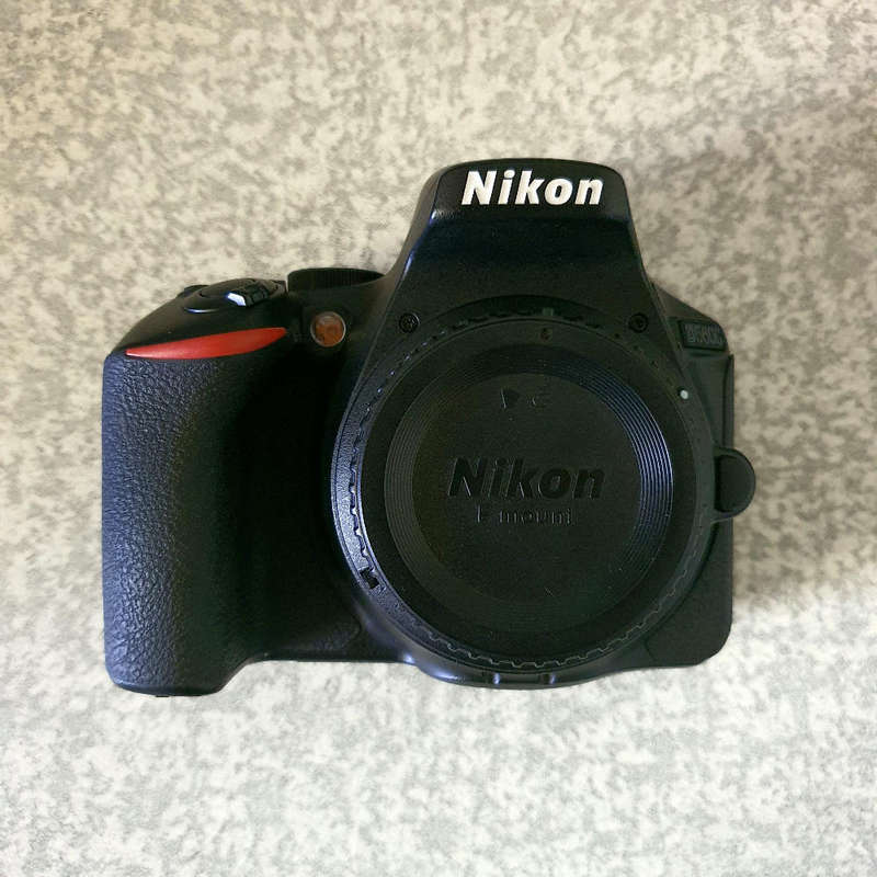 Nikon D5600 Full kit ( 3 lenses ) + Vanguard Bag