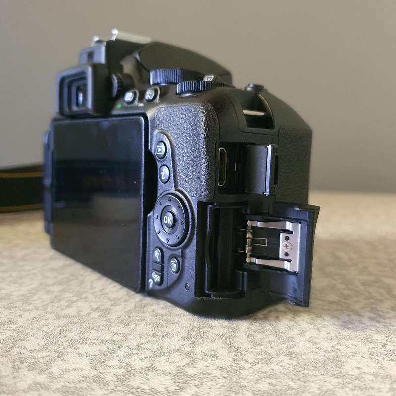 Nikon D5600 Full kit ( 3 lenses ) + Vanguard Bag