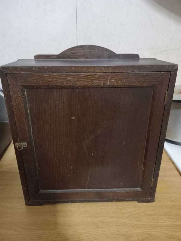 Antique mantle chime clockIn working condition, does not have key, needs a new key