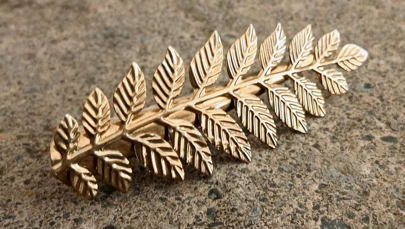 Elegant Gold-Tone Laurel Leaf Hair Clip - Classic Botanical Design