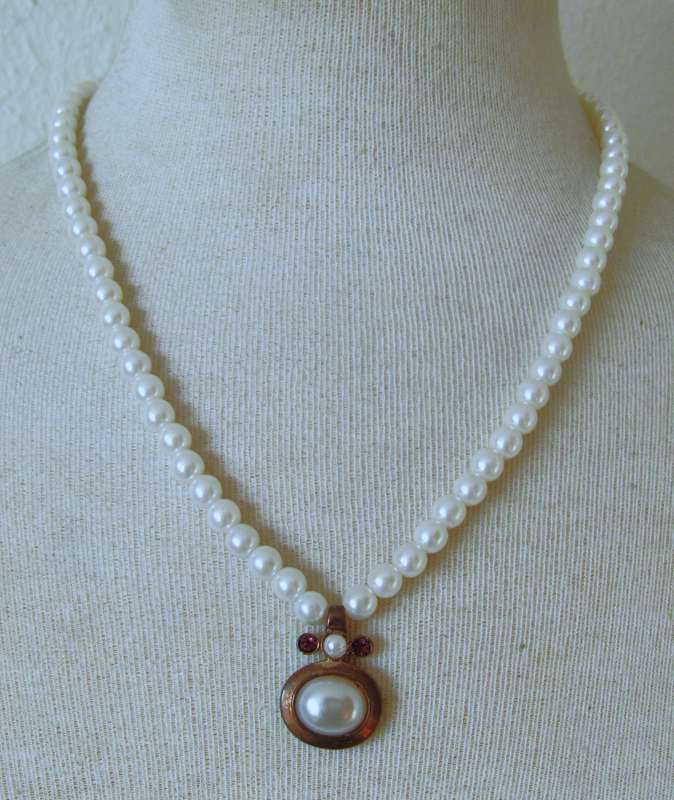Vintage Faux Pearl Necklace with Copper Tone Pendant and Amethyst Stones