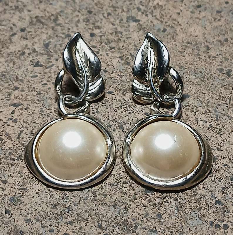 Elegant Vintage Silver-tone Leaf and Faux Pearl Drop Dangle Earrings