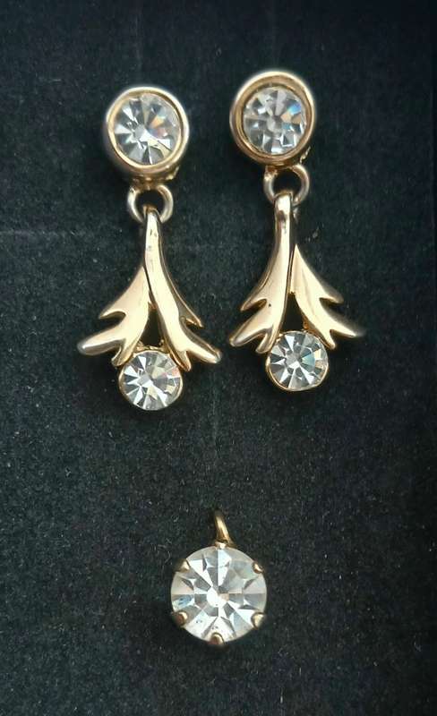 Vintage Gold-Tone Crystal Jewellery Set | Drop Earrings & Pendant | Classic Glamour