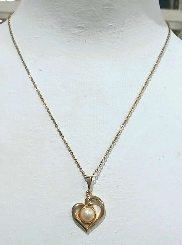 Vintage Gold-Tone Heart and Faux Pearl Pendant Necklace c1970