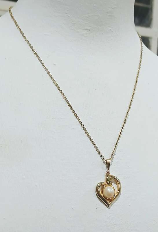 Vintage Gold-Tone Heart and Faux Pearl Pendant Necklace c1970