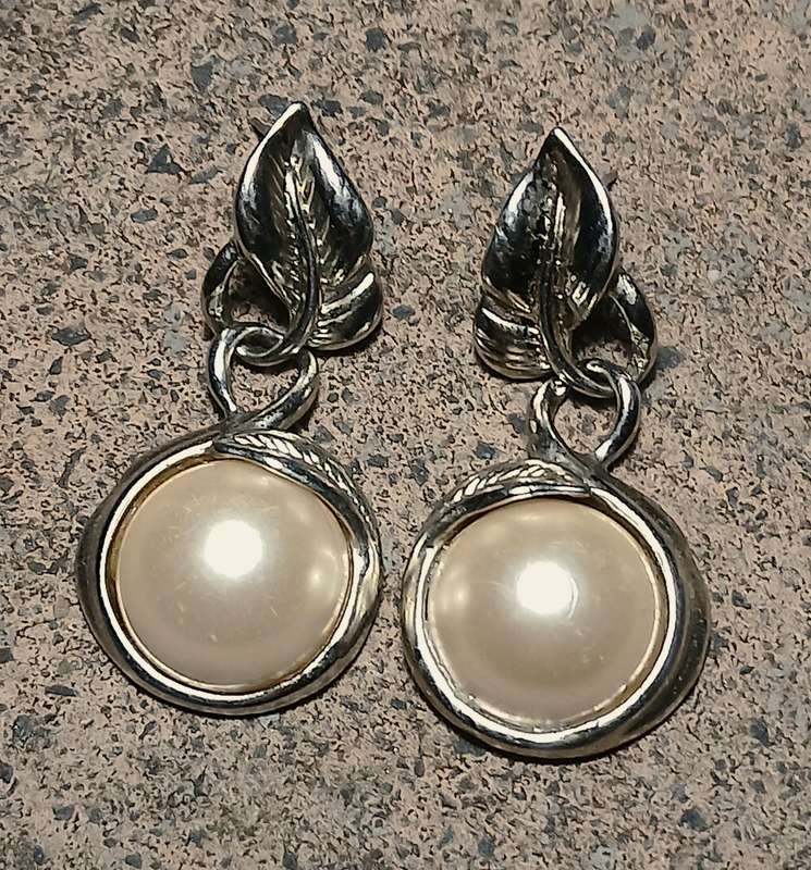 Elegant Vintage Silver-tone Leaf and Faux Pearl Drop Dangle Earrings