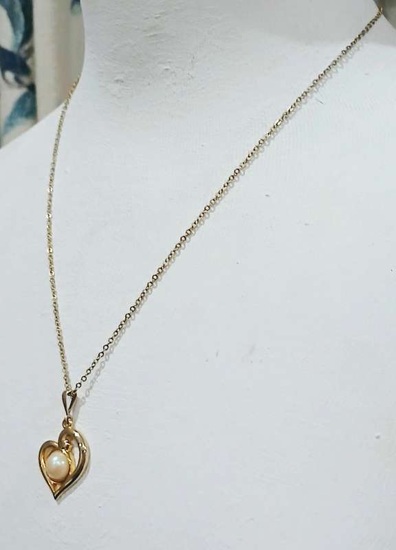 Vintage Gold-Tone Heart and Faux Pearl Pendant Necklace c1970