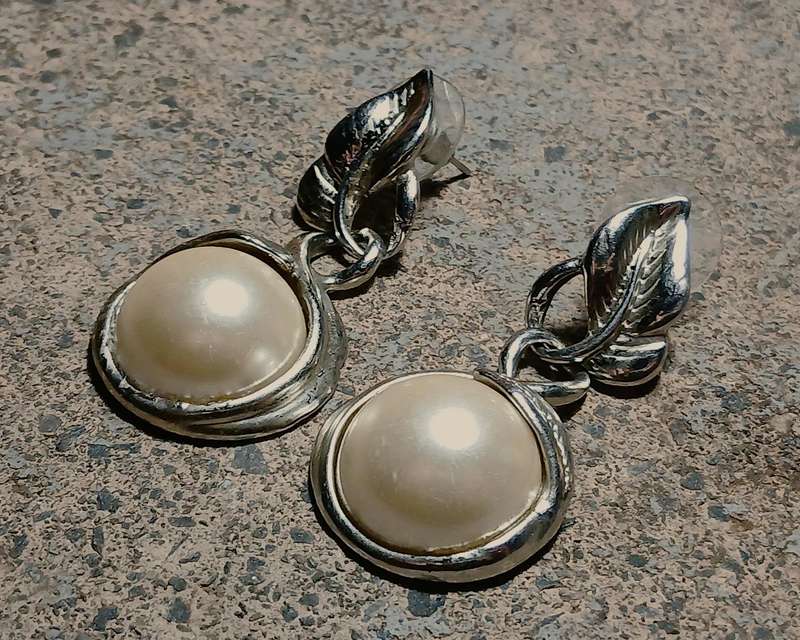 Elegant Vintage Silver-tone Leaf and Faux Pearl Drop Dangle Earrings