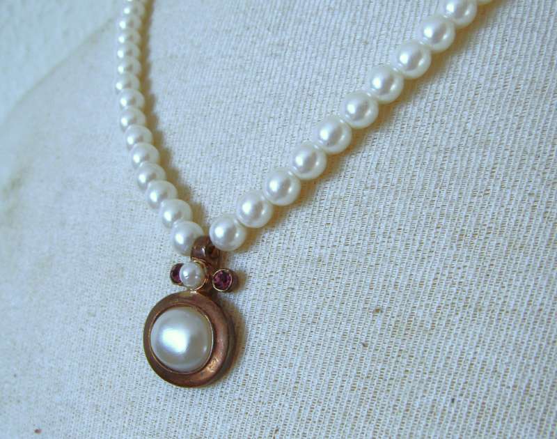 Vintage Faux Pearl Necklace with Copper Tone Pendant and Amethyst Stones