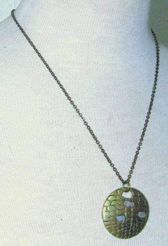 Retro 1970s Two-Tone Round Pendant Necklace by Avon