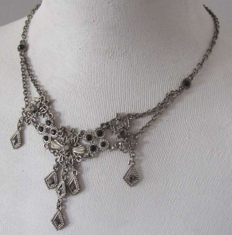 Vintage Silver-Tone Victorian Style Gothic Necklace with Faceted Onyx-Colored Crystals