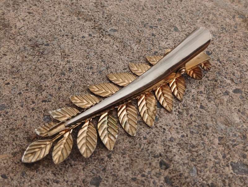 Elegant Gold-Tone Laurel Leaf Hair Clip - Classic Botanical Design
