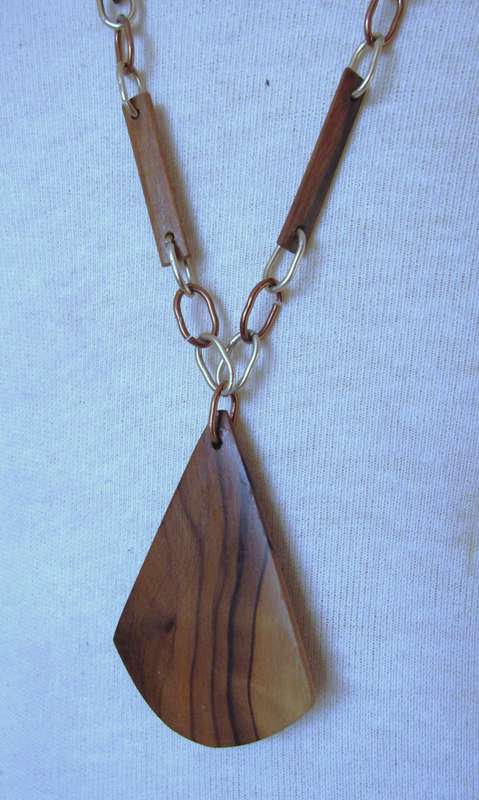 Vintage Two-Tone Metal Link and Wooden Beaded Pendant Necklace