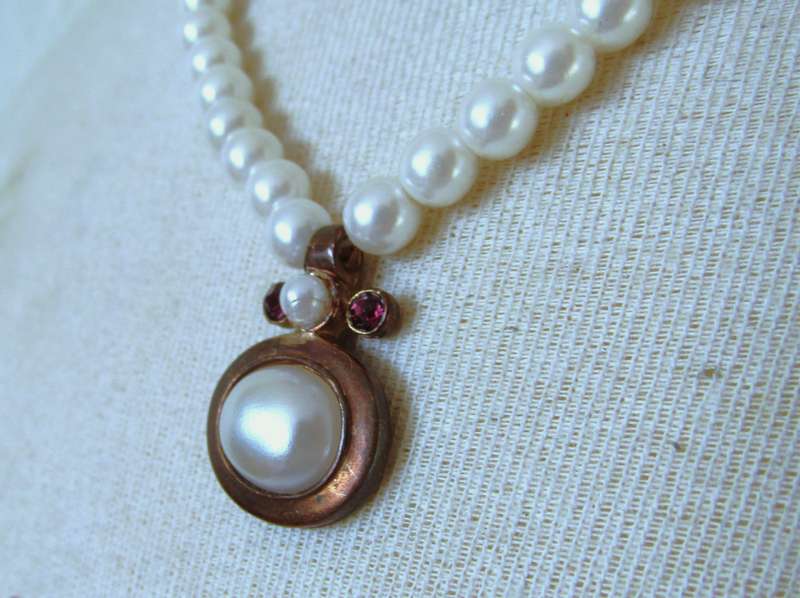 Vintage Faux Pearl Necklace with Copper Tone Pendant and Amethyst Stones