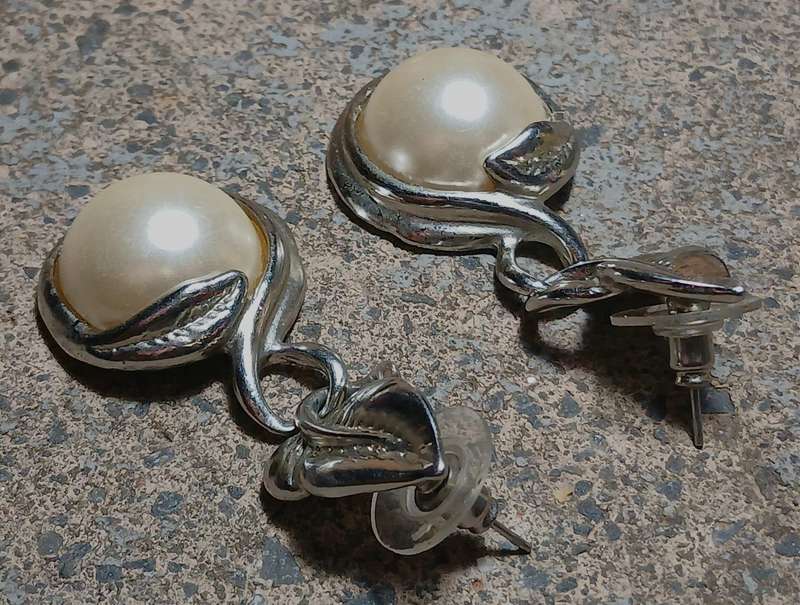 Elegant Vintage Silver-tone Leaf and Faux Pearl Drop Dangle Earrings