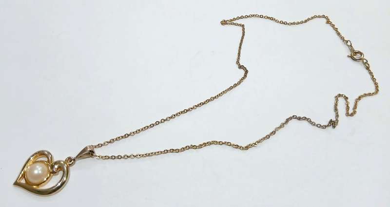 Vintage Gold-Tone Heart and Faux Pearl Pendant Necklace c1970