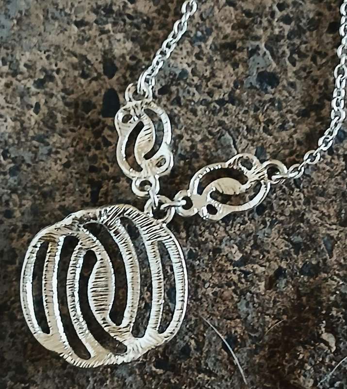 Vintage Signed AVON Art Nouveau Style Silvertone & Crystal Pendant Necklace
