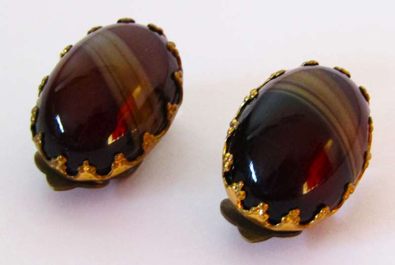 Vintage 1940s Gold Tone Bohemian Glass Oval Cabochon Brooch & Matching Clip-On Earrings Set