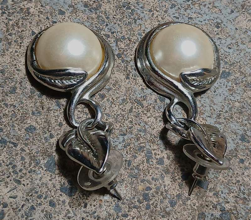 Elegant Vintage Silver-tone Leaf and Faux Pearl Drop Dangle Earrings