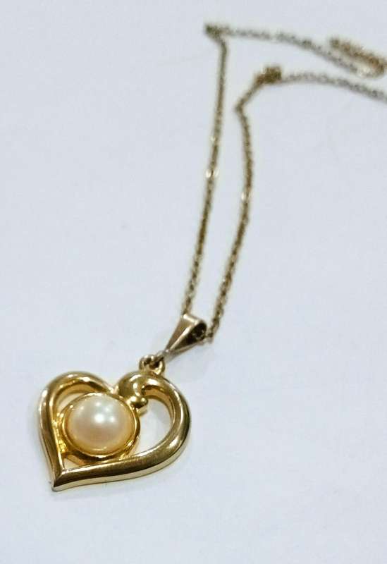 Vintage Gold-Tone Heart and Faux Pearl Pendant Necklace c1970