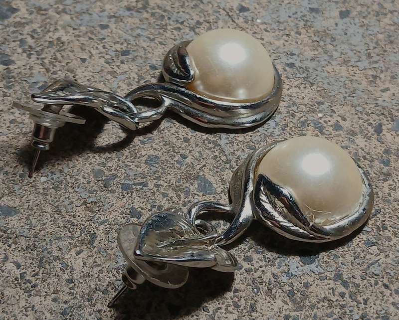 Elegant Vintage Silver-tone Leaf and Faux Pearl Drop Dangle Earrings