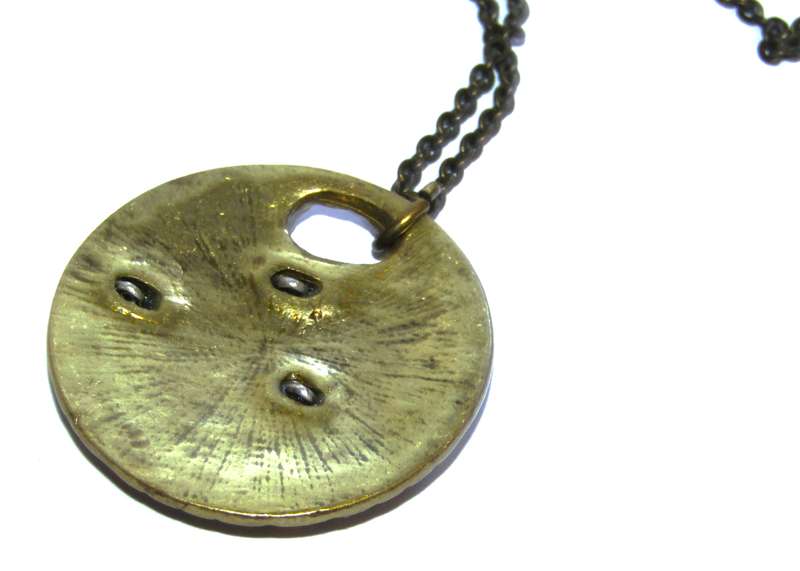 Retro 1970s Two-Tone Round Pendant Necklace by Avon