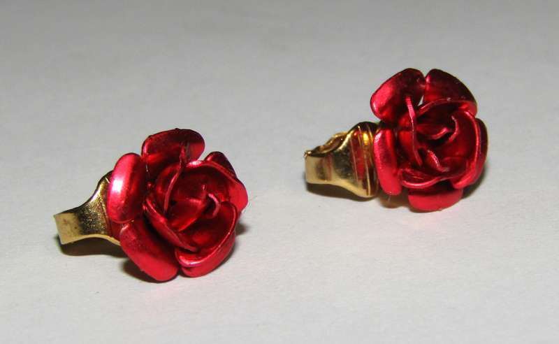 Vintage 22ct Gold Plated Red Rose Pendant Necklace & Matching Clip-On Earrings Set