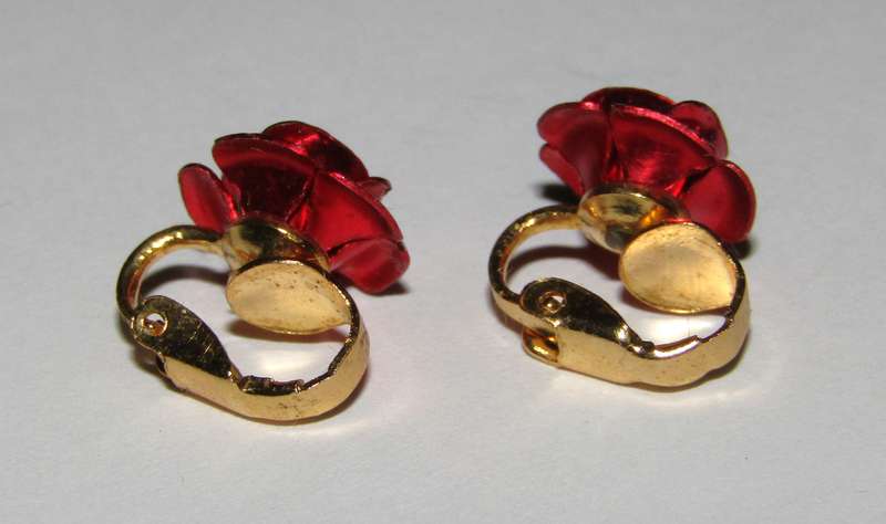 Vintage 22ct Gold Plated Red Rose Pendant Necklace & Matching Clip-On Earrings Set