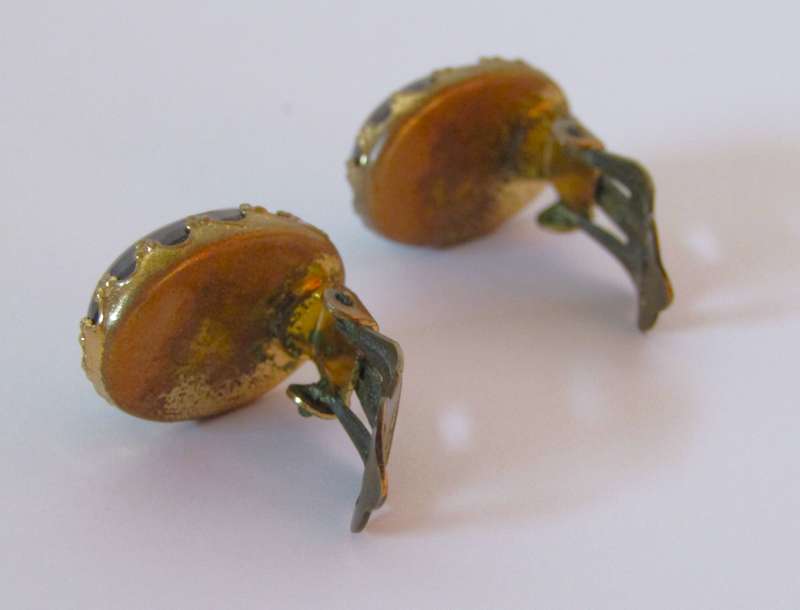 Vintage 1940s Gold Tone Bohemian Glass Oval Cabochon Brooch & Matching Clip-On Earrings Set