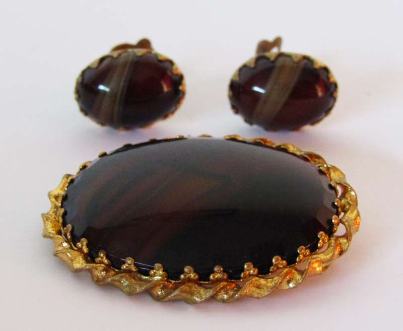 Vintage 1940s Gold Tone Bohemian Glass Oval Cabochon Brooch & Matching Clip-On Earrings Set