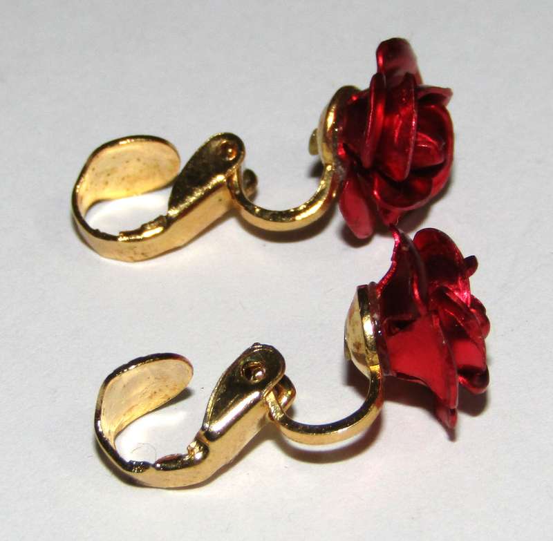 Vintage 22ct Gold Plated Red Rose Pendant Necklace & Matching Clip-On Earrings Set