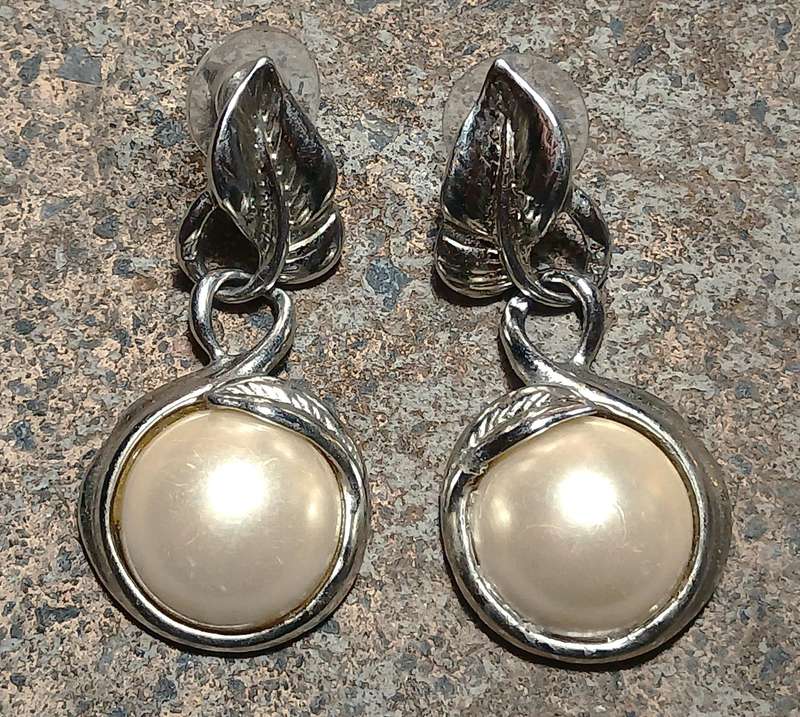 Elegant Vintage Silver-tone Leaf and Faux Pearl Drop Dangle Earrings