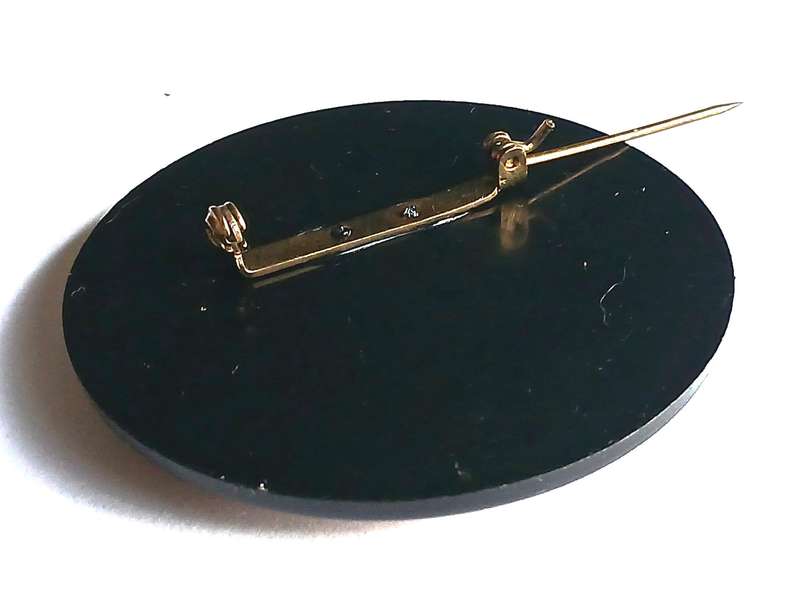Vintage Nautical Ship's Wheel Pin / Brooch - Early Plastic (Possibly Bakelite) with Gold Detail