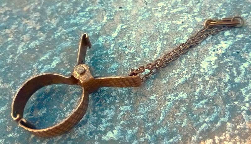 Charming Vintage 1950s Brass Glove Clip / Holder by Zenette