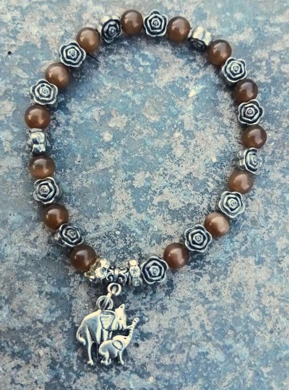 Vintage Stretch Bracelet | Faux Tigers Eye, Rosebud Spacers & Elephant Charm | Boho Beaded Style