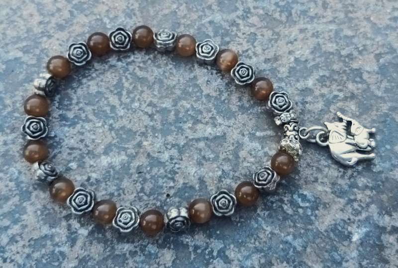 Vintage Stretch Bracelet | Faux Tigers Eye, Rosebud Spacers & Elephant Charm | Boho Beaded Style