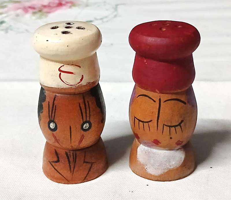 Charming Vintage Wooden Salt & Pepper Shakers - 1960s/70s Japanese Craft