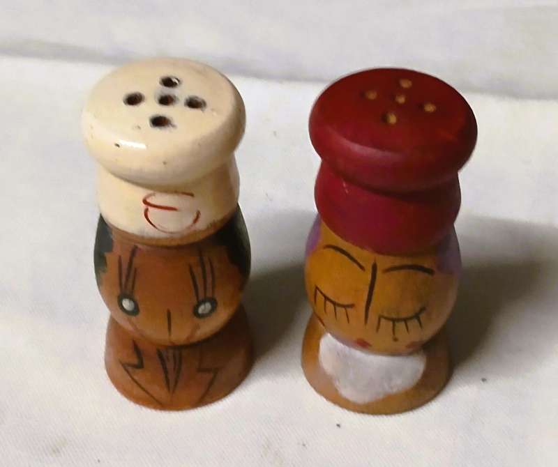 Charming Vintage Wooden Salt & Pepper Shakers - 1960s/70s Japanese Craft