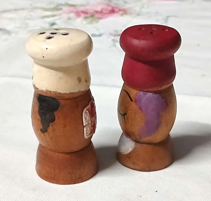 Charming Vintage Wooden Salt & Pepper Shakers - 1960s/70s Japanese Craft