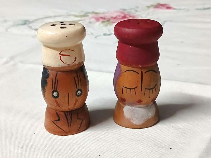 Charming Vintage Wooden Salt & Pepper Shakers - 1960s/70s Japanese Craft
