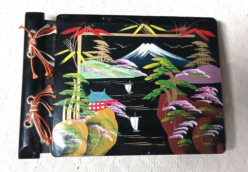 Charming Vintage Japanese Lacquer Photo Album - Hand-Painted Mt. Fuji Scene