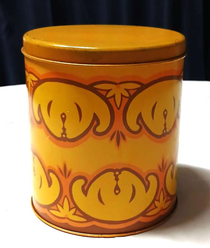 Playful Retro Yellow Tin - Vintage Dog Face Design & Mid-Century Charm